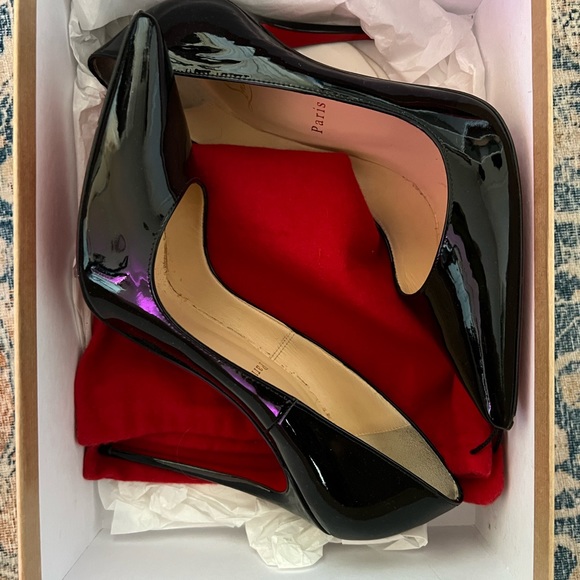 Christian Louboutin So Kate size 40 EUR 8.5 US